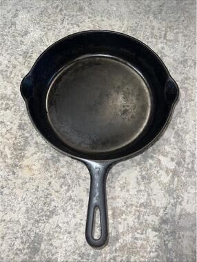 Vintage GRISWOLD #7 Skillet Small Logo Cast Iron Pan #701 B